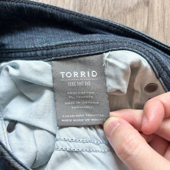 Torrid Vintage Stretch Mid-Rise Dark Wash Flare Jeans Size 24S - Picture 6 of 8